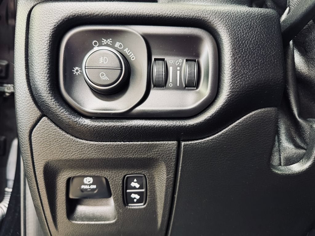 2019 RAM 1500 Big Horn/Lone Star Crew Cab 4x4 5'7" Box