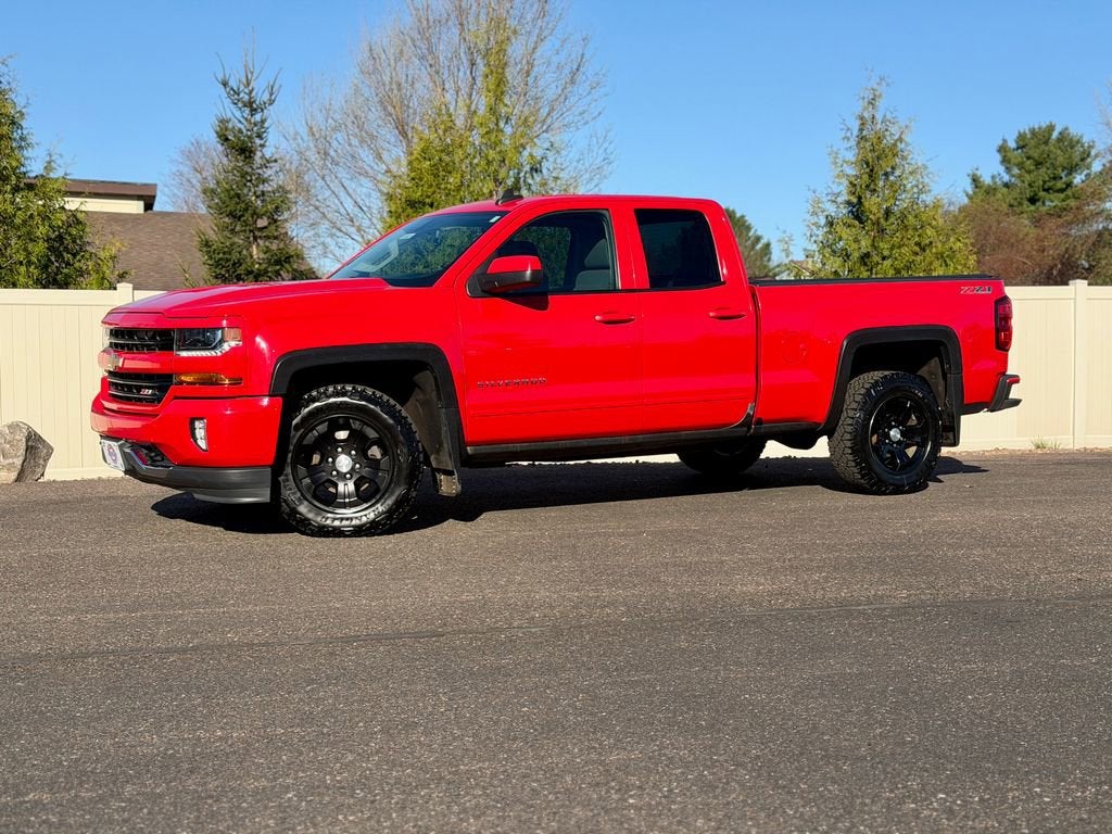 Used 2017 Chevrolet Silverado 1500 LT with VIN 1GCVKREC3HZ113665 for sale in New Richmond, WI