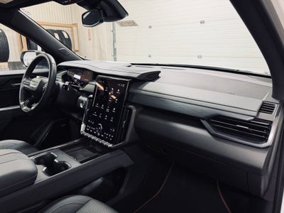 2025 GMC Acadia AT4
