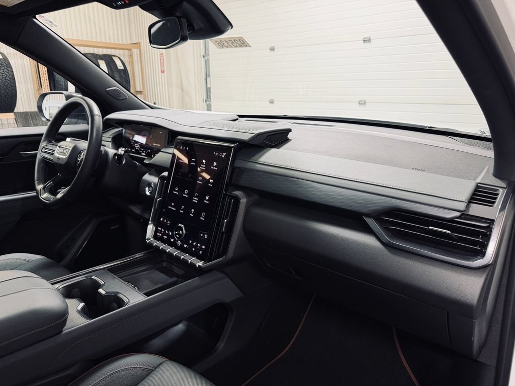 2025 GMC Acadia AT4