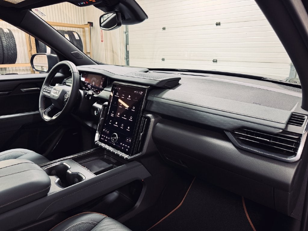 2025 GMC Acadia AT4