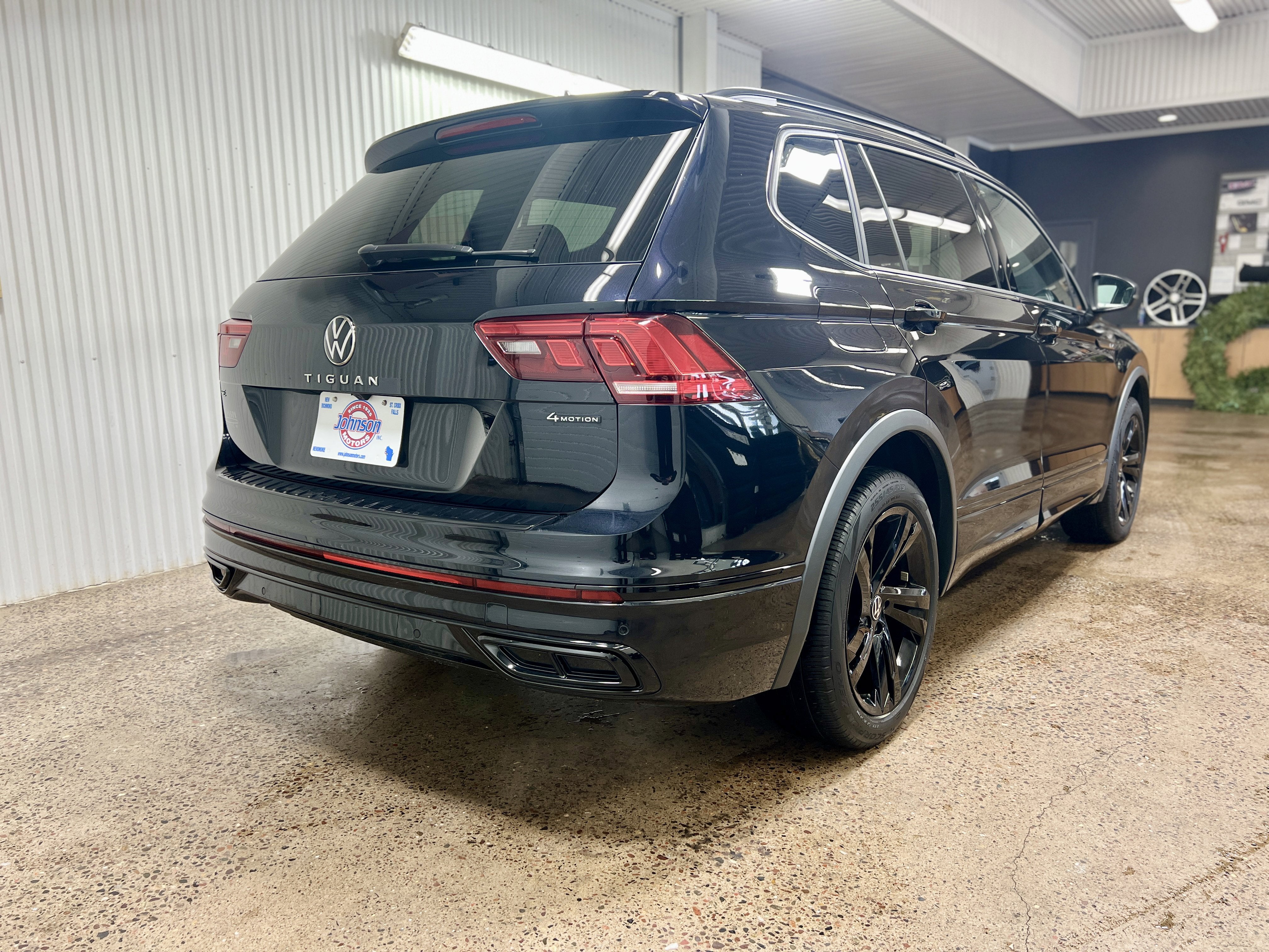 2023 Volkswagen Tiguan SE R-Line Black