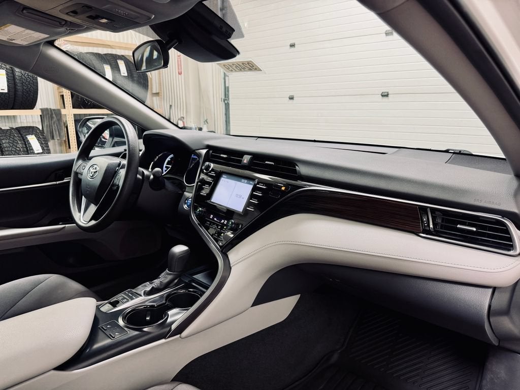 2019 Toyota Camry Hybrid LE