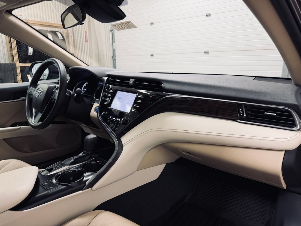 2019 Toyota Camry Hybrid LE