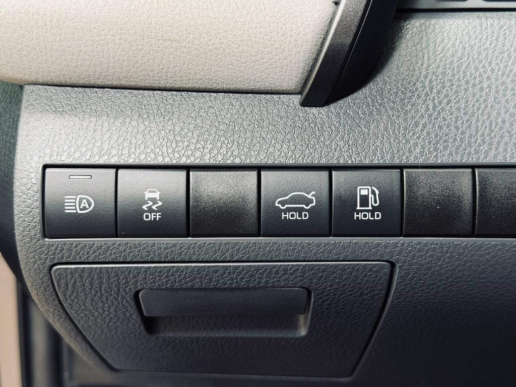 2020 Toyota Camry Hybrid LE