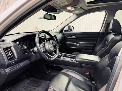 2022 Nissan Pathfinder SL 4WD