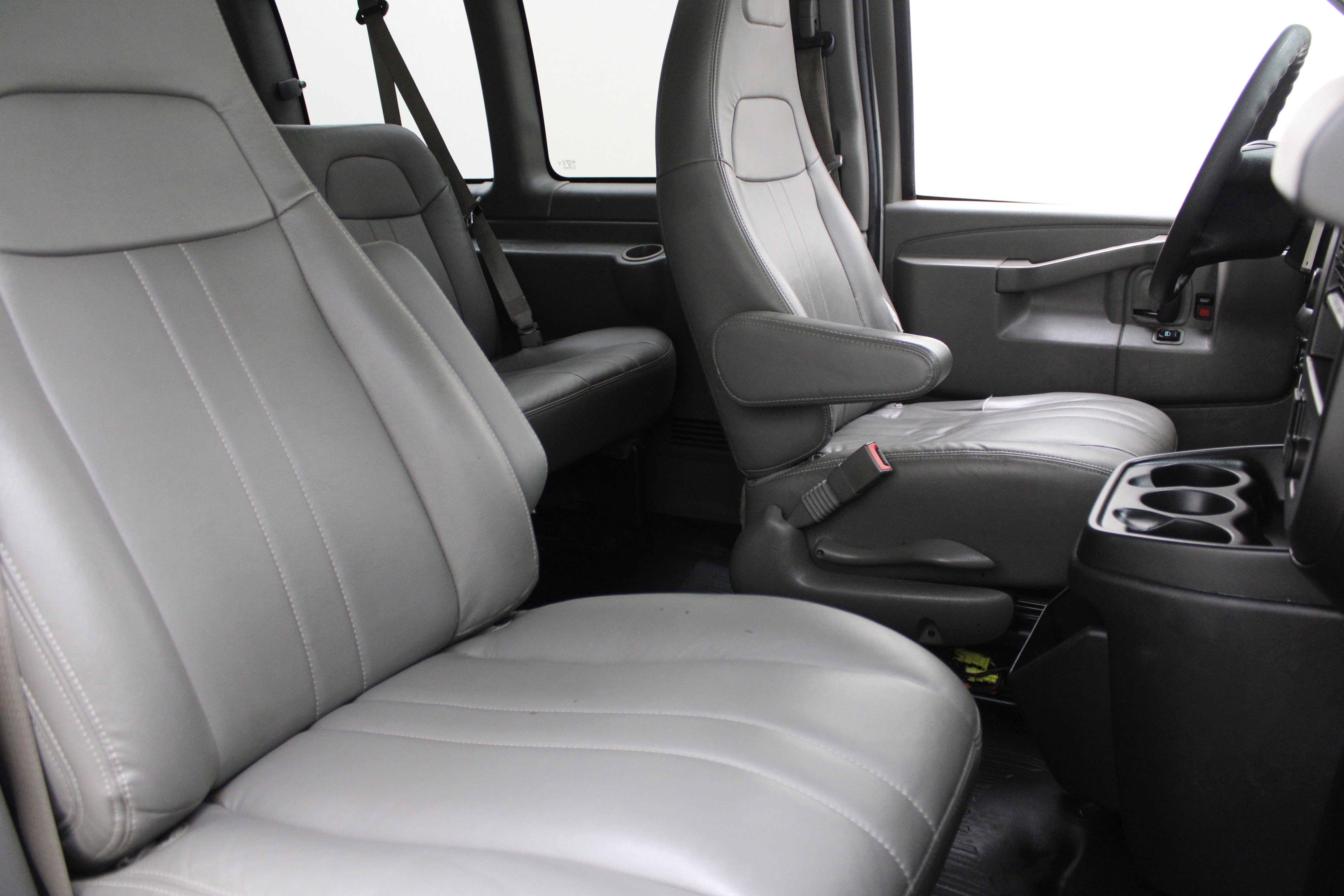 2019 Chevrolet Express Passenger 3500 LS