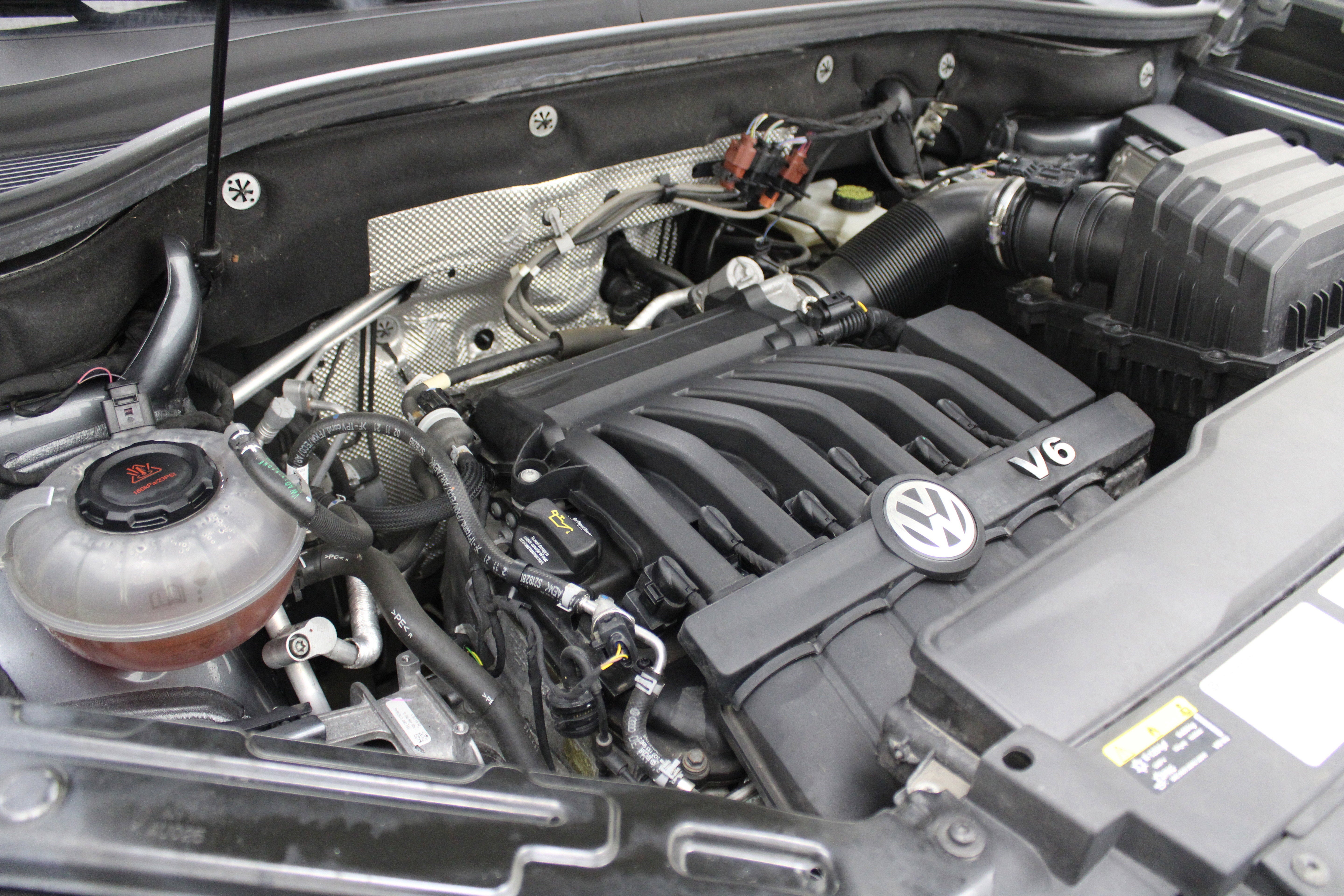 2021 Volkswagen Atlas 3.6L V6 SE w/Technology R-Line