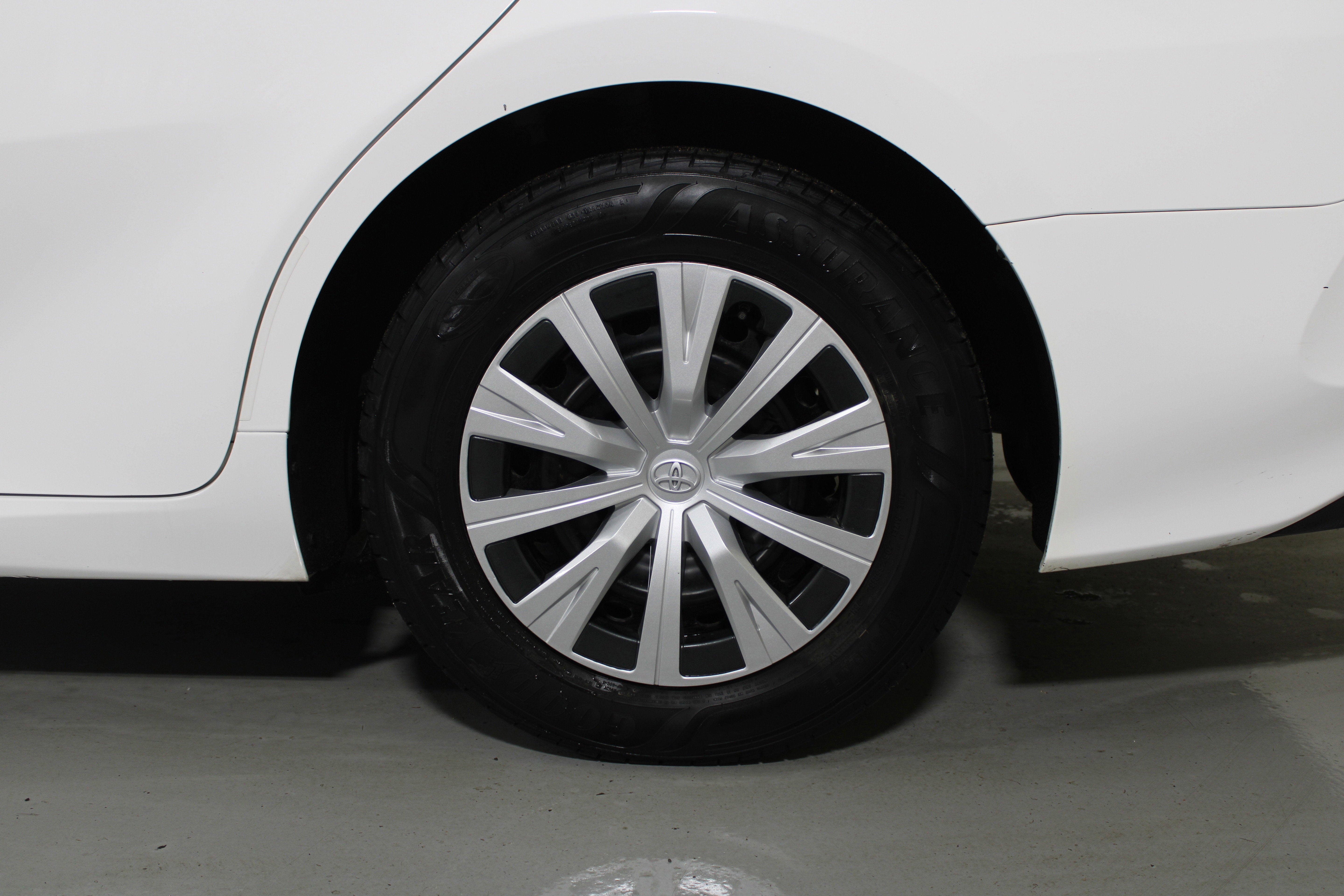 2019 Toyota Camry Hybrid LE