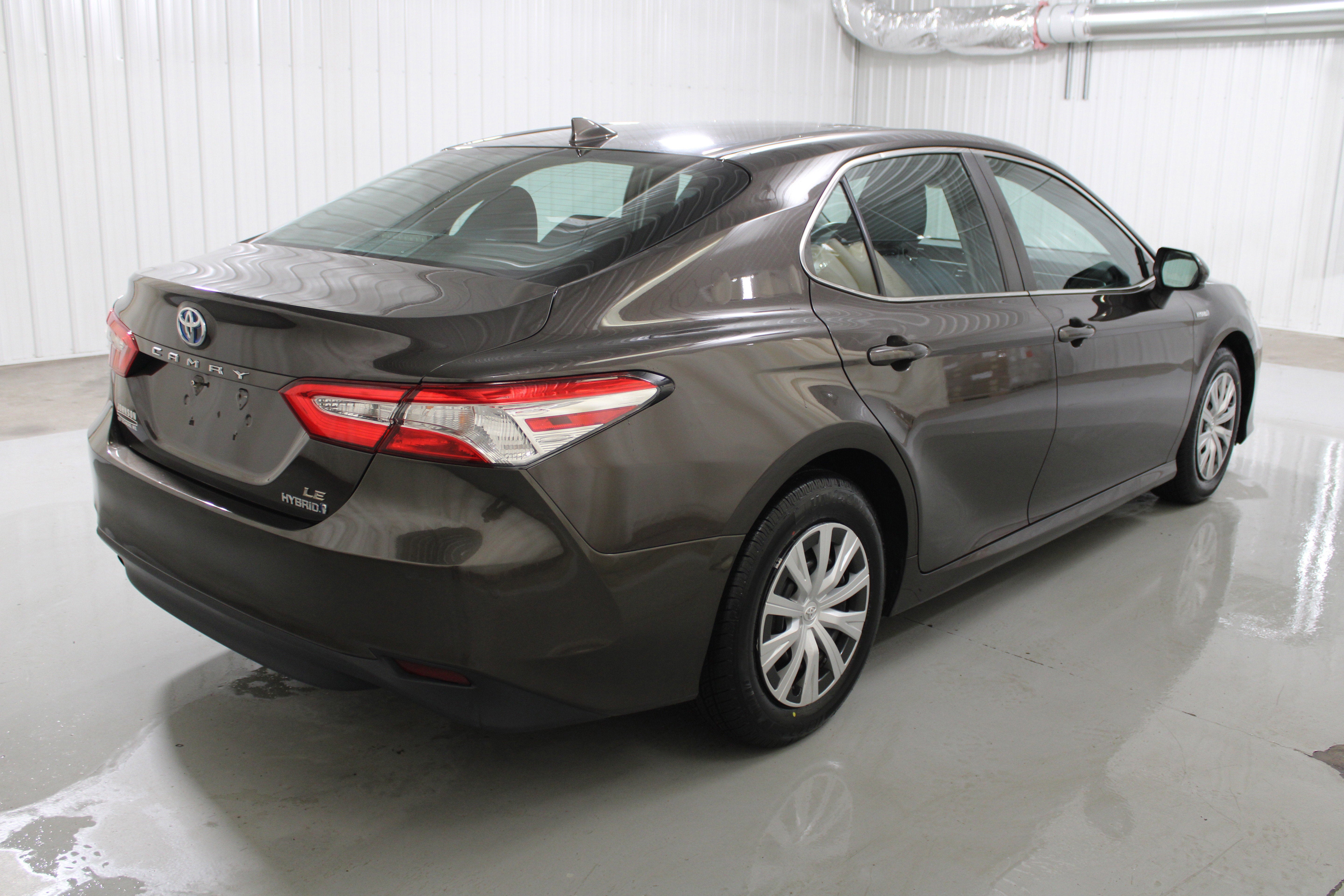 2019 Toyota Camry Hybrid LE
