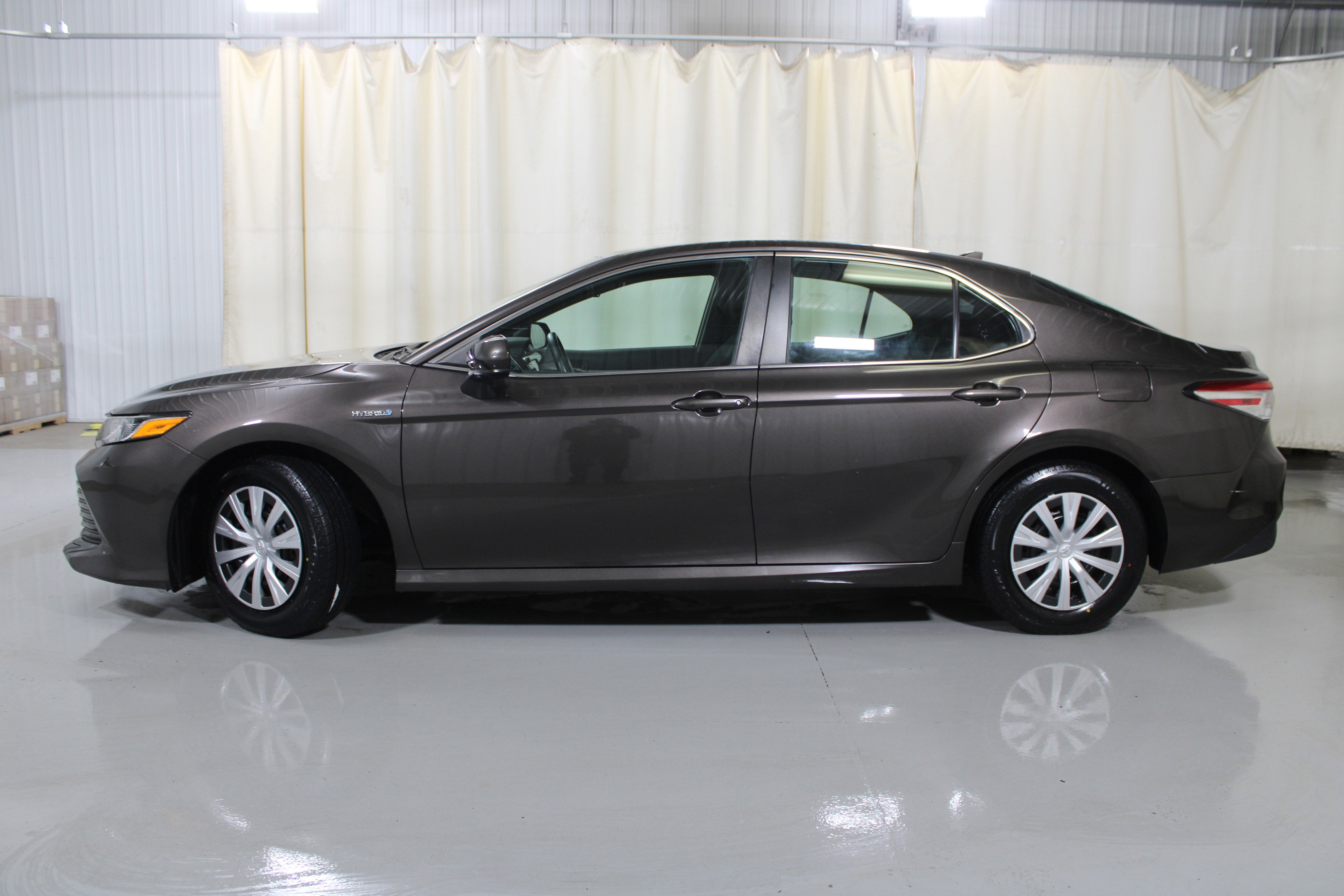 2019 Toyota Camry Hybrid LE