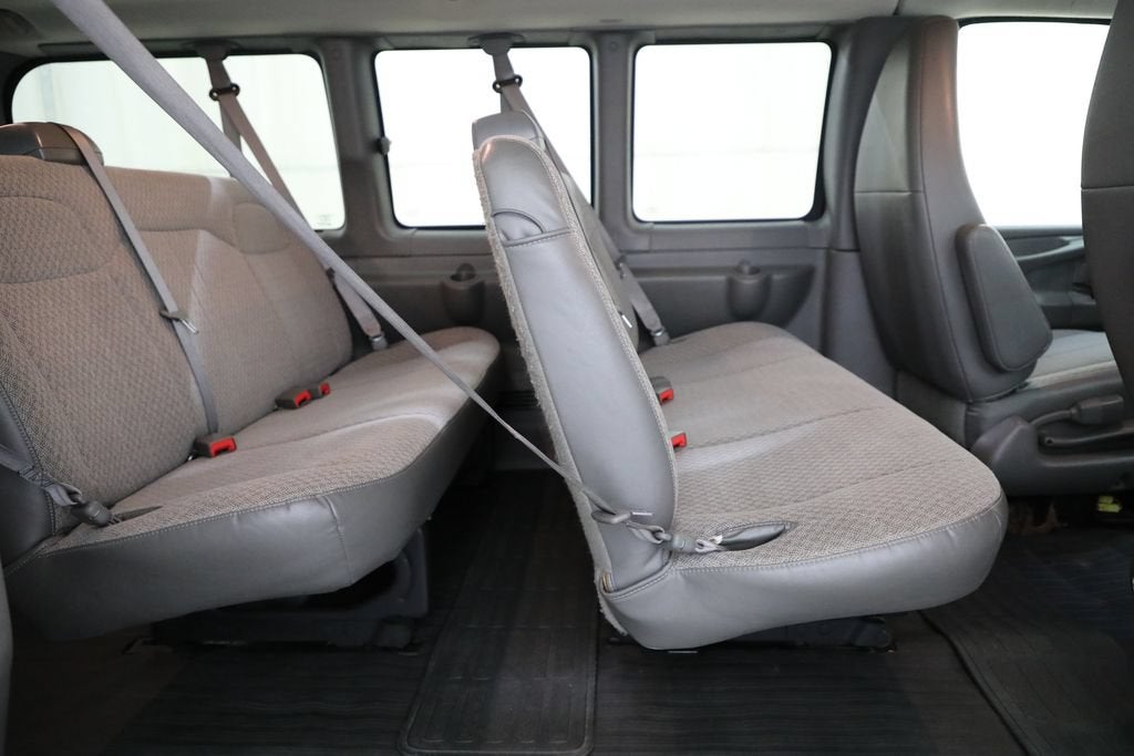 2011 Chevrolet Express Passenger 1500 1LT