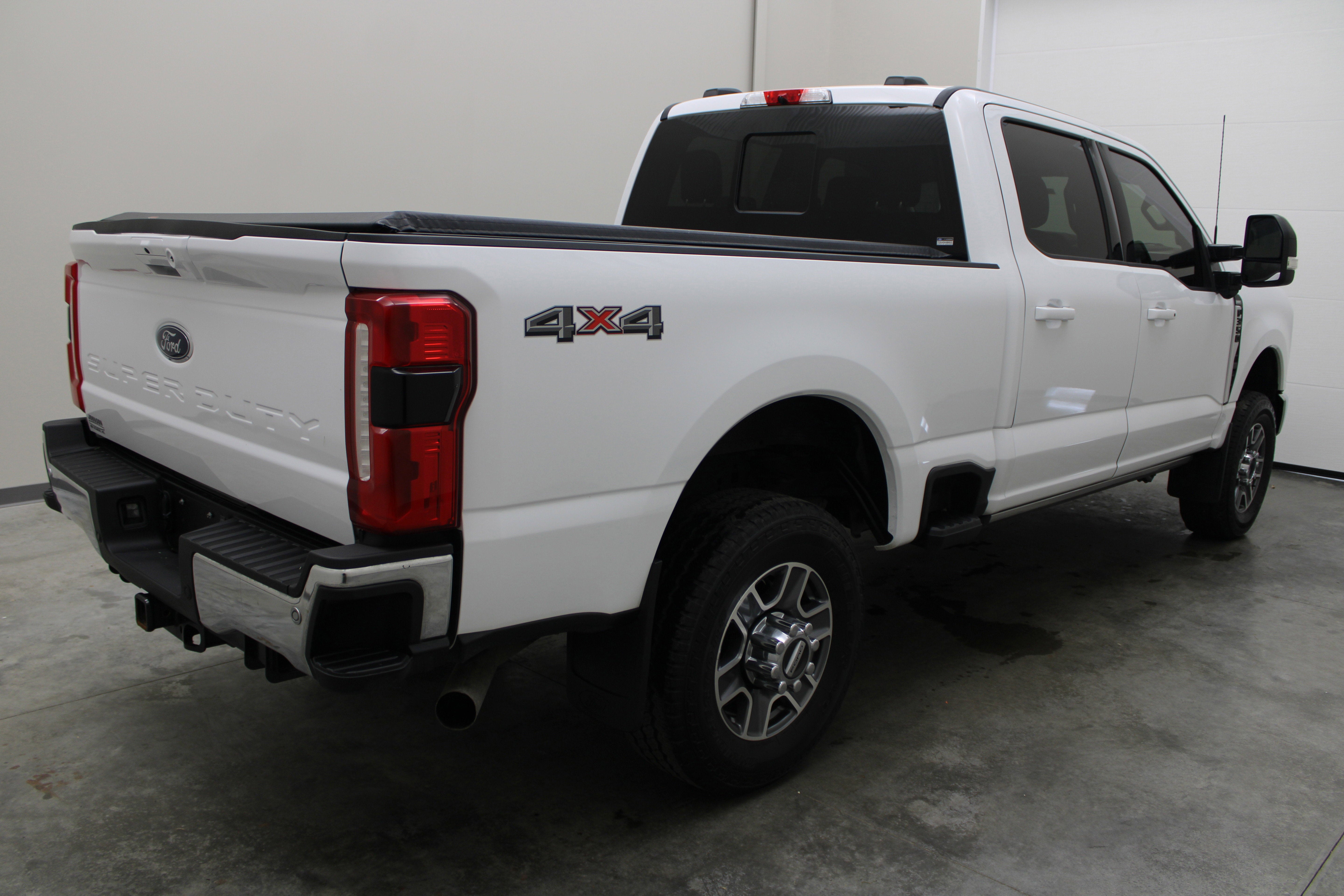 2024 Ford Super Duty F-350 SRW Pickup LARIAT