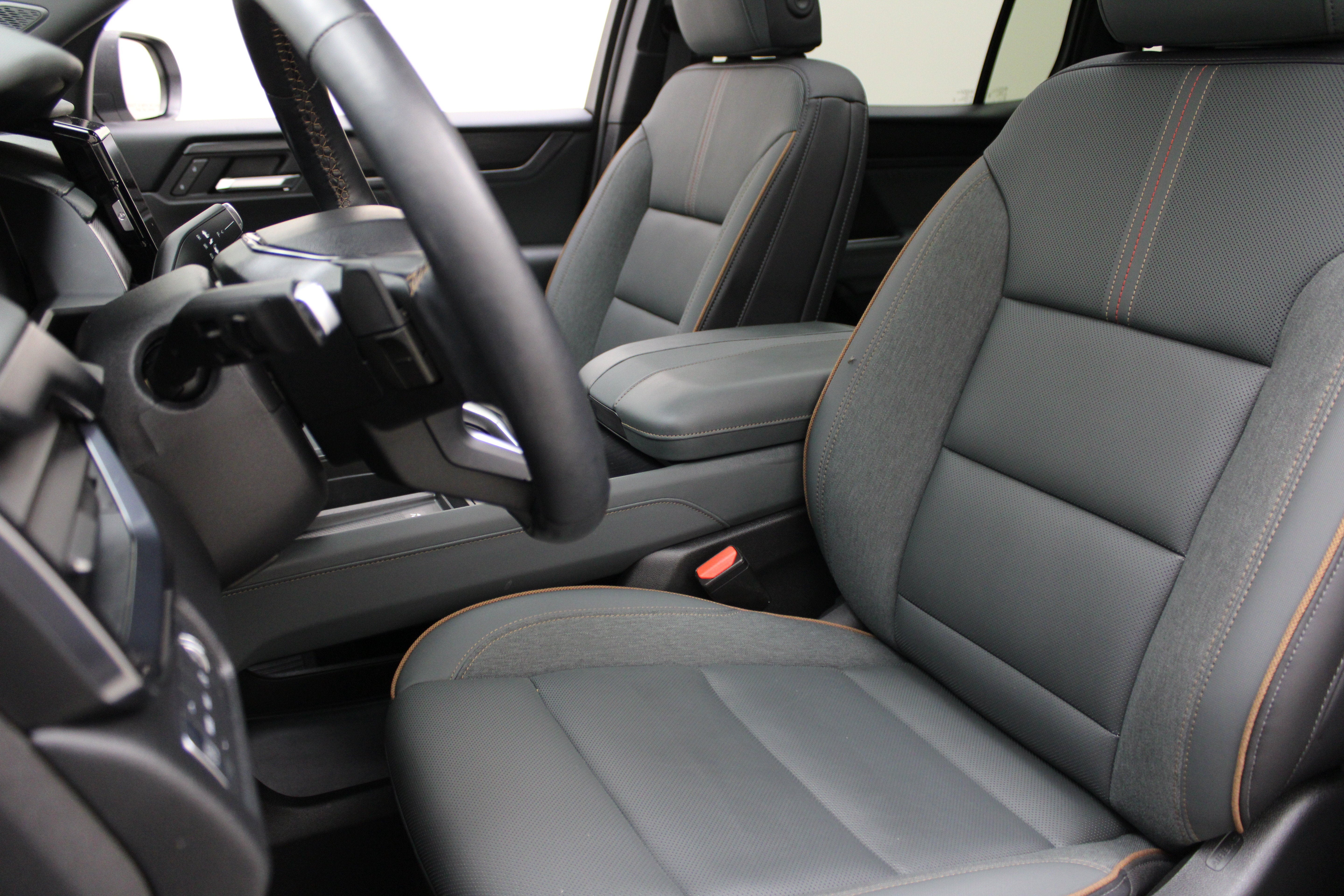 2025 GMC Acadia AWD AT4