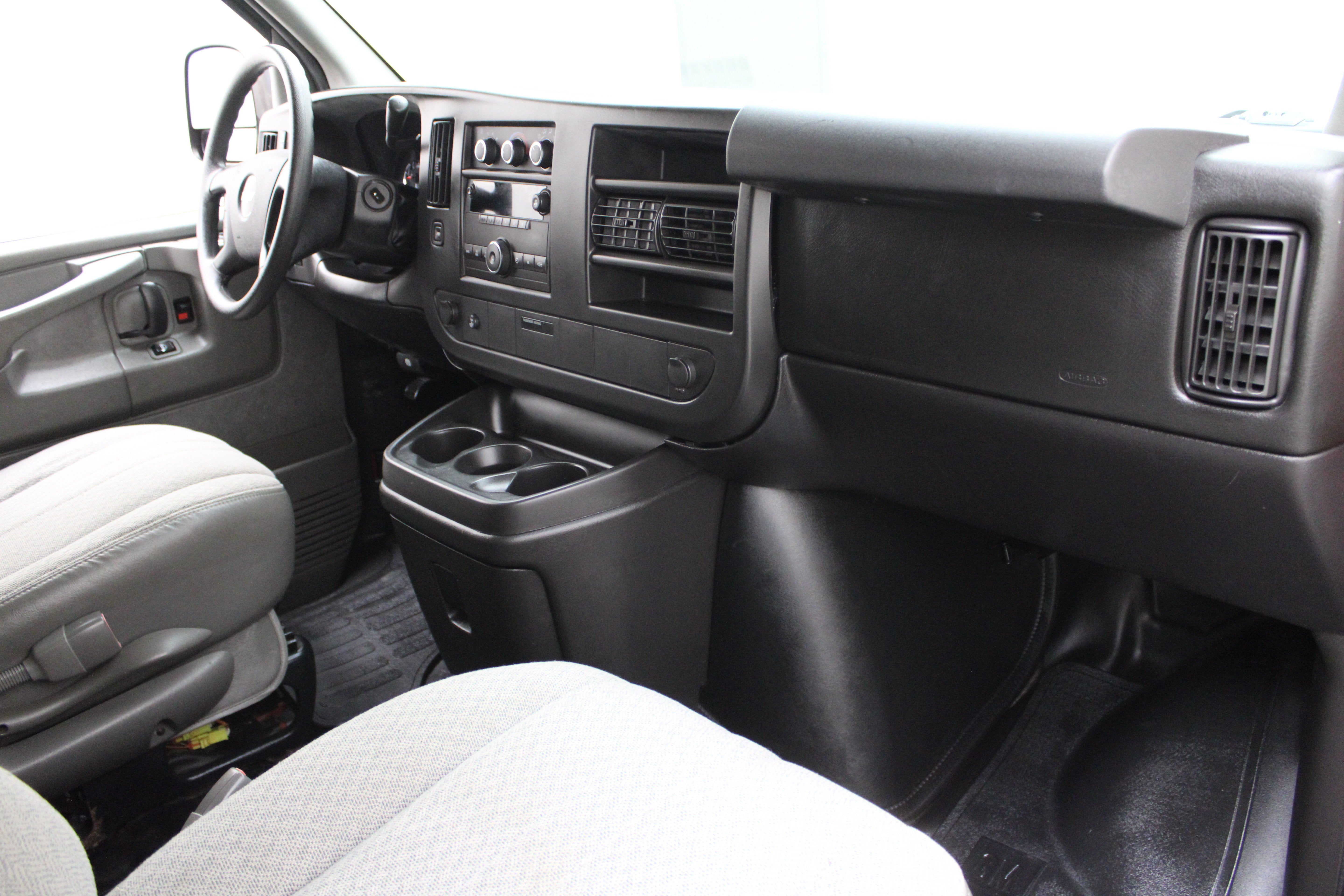 2011 Chevrolet Express Passenger 1LT