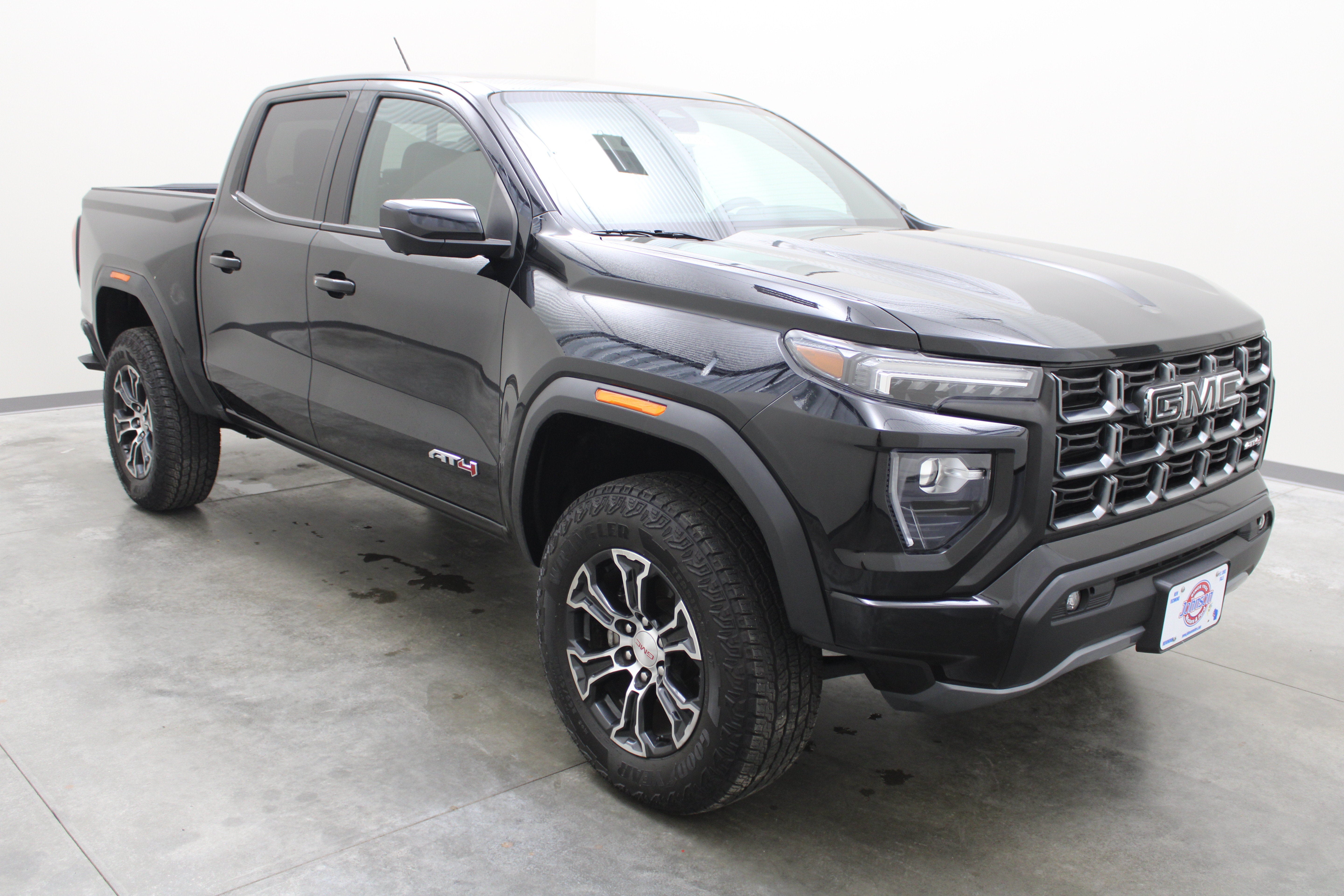 2024 GMC Canyon 4WD AT4
