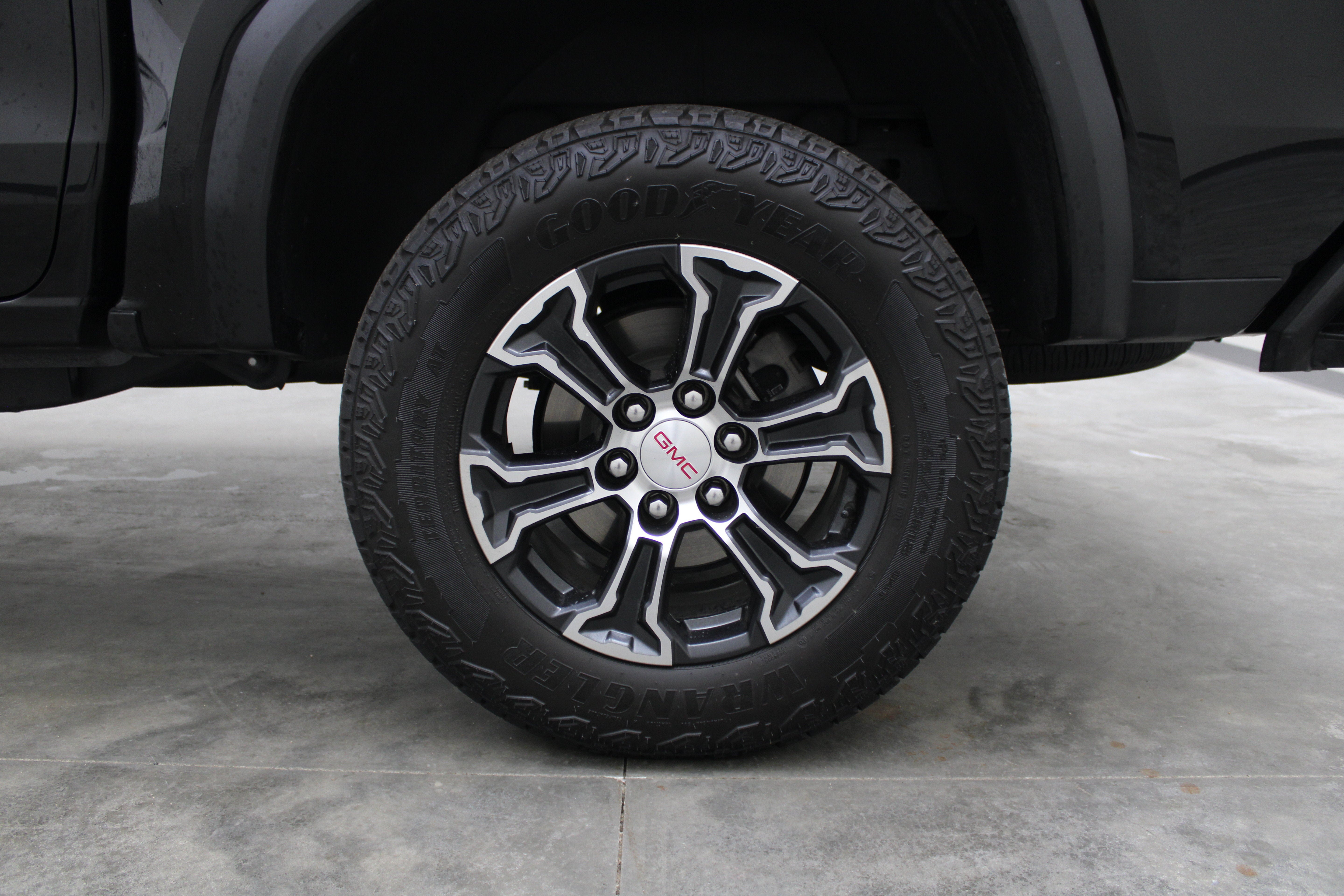 2024 GMC Canyon 4WD AT4