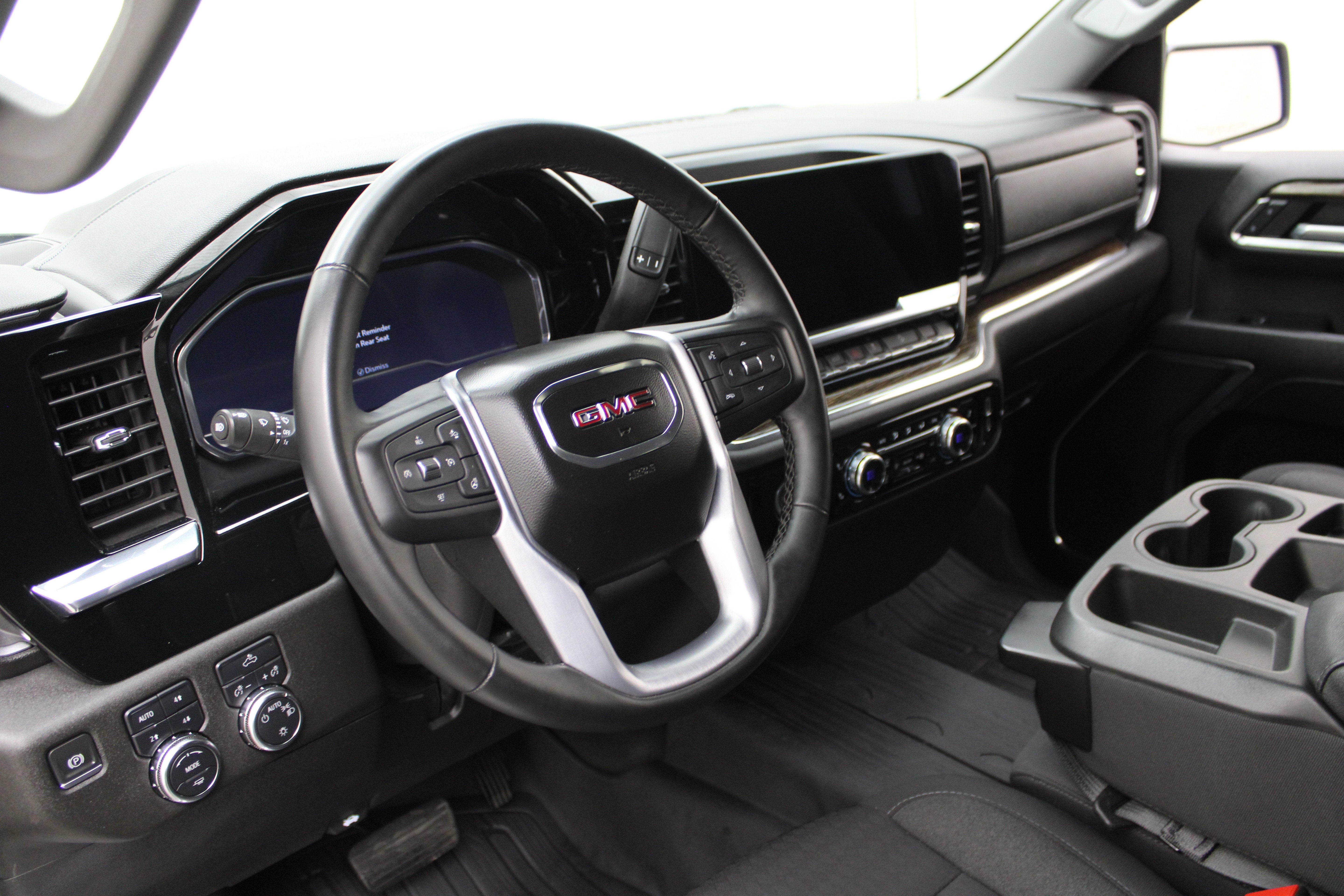 2024 GMC Sierra 1500 SLE