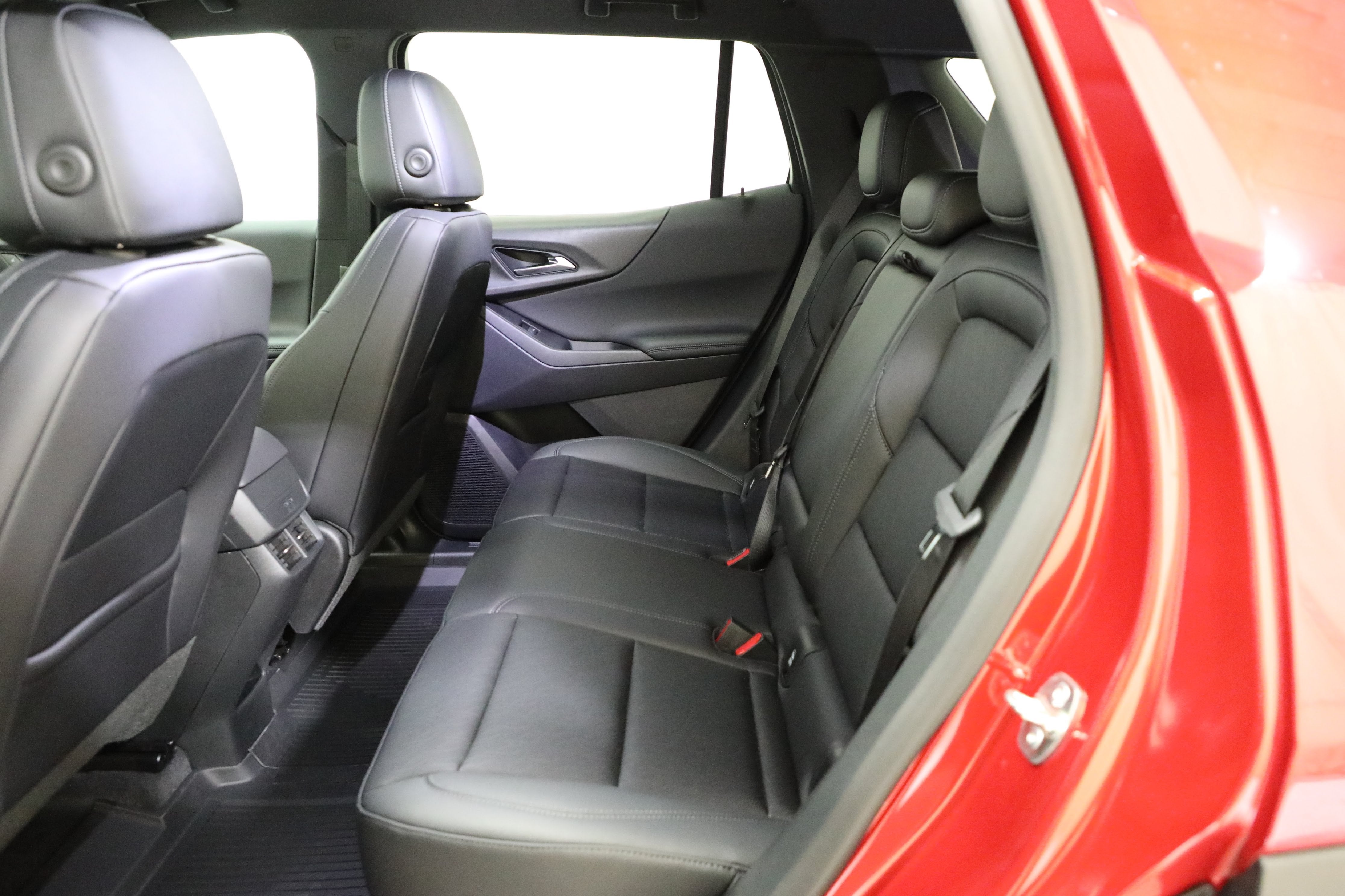 2027 Chevrolet Equinox LT - Photo 10