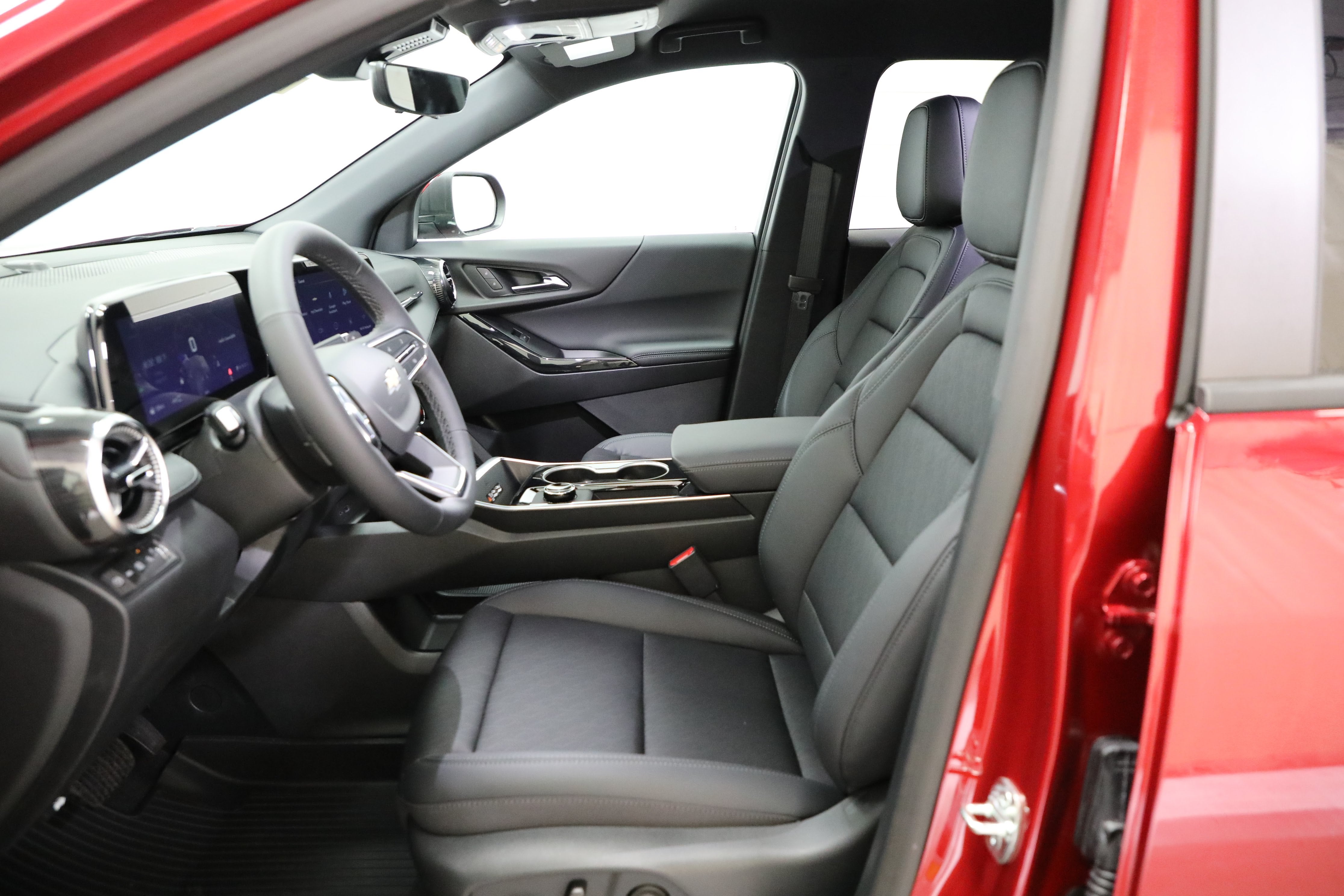 2027 Chevrolet Equinox LT - Photo 8