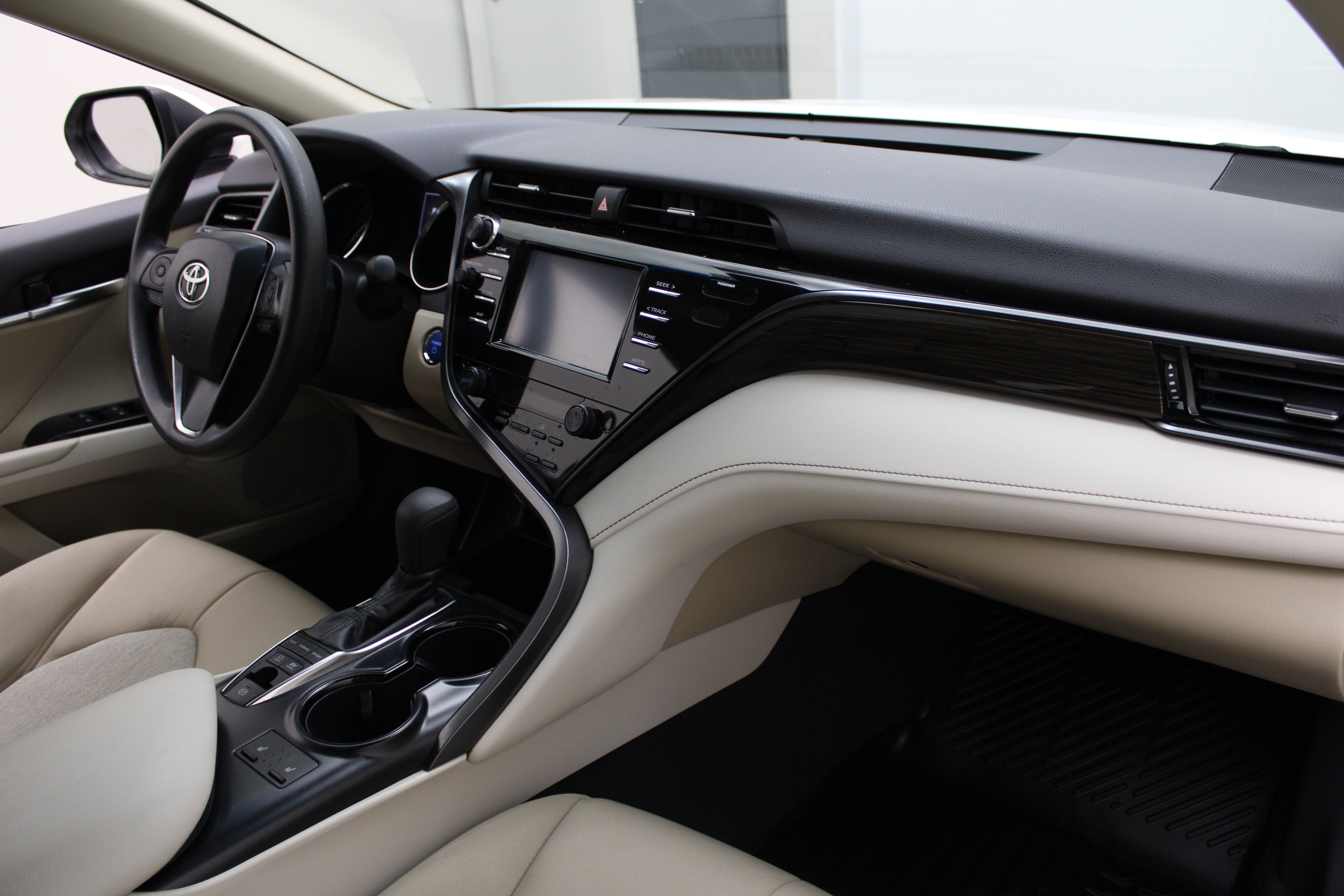 2019 Toyota Camry Hybrid LE