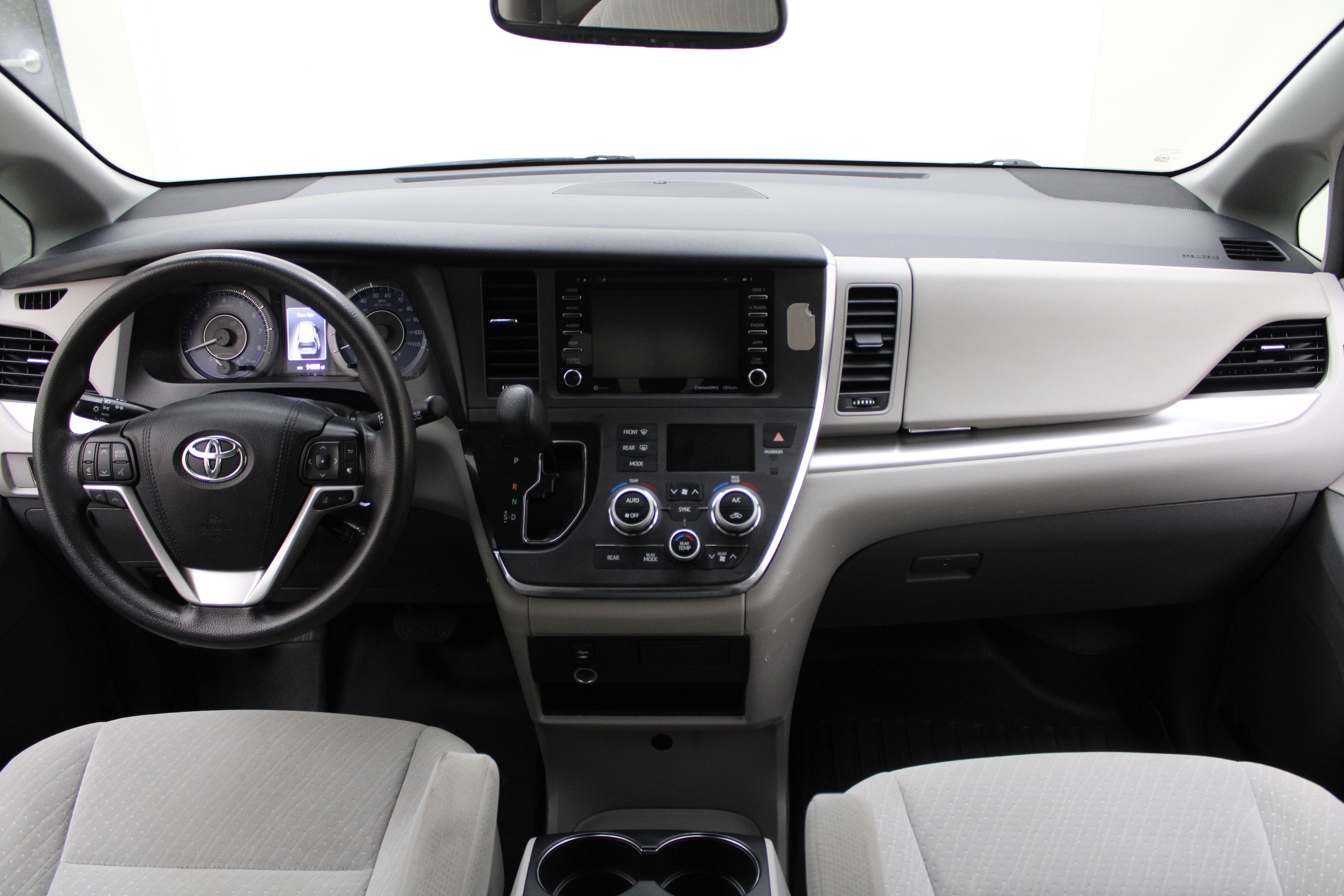 2019 Toyota Sienna LE