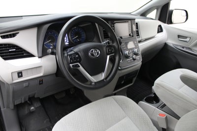2019 Toyota Sienna LE