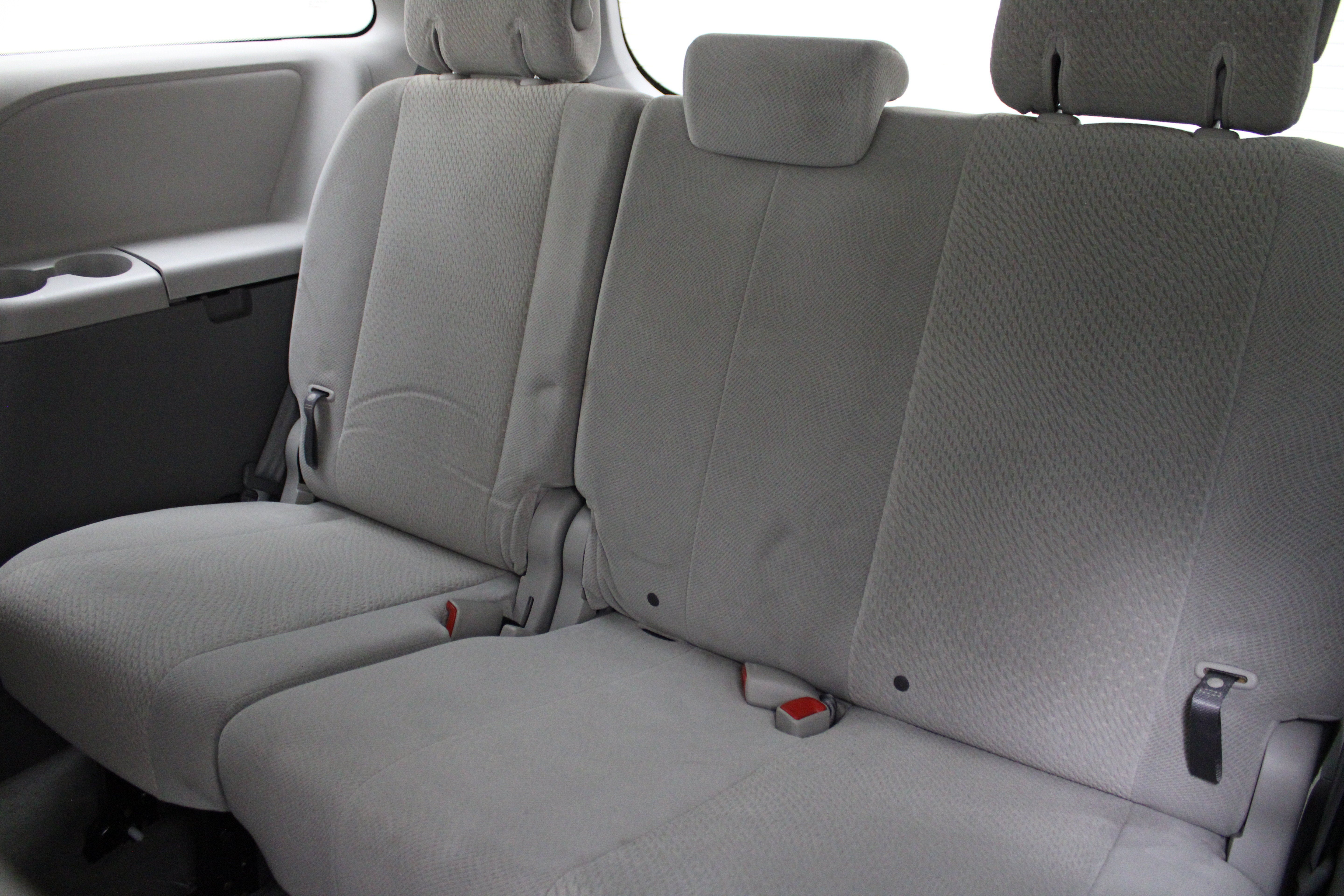 2011 Toyota Sienna 5dr 7-Pass Van I4 FWD (Natl)