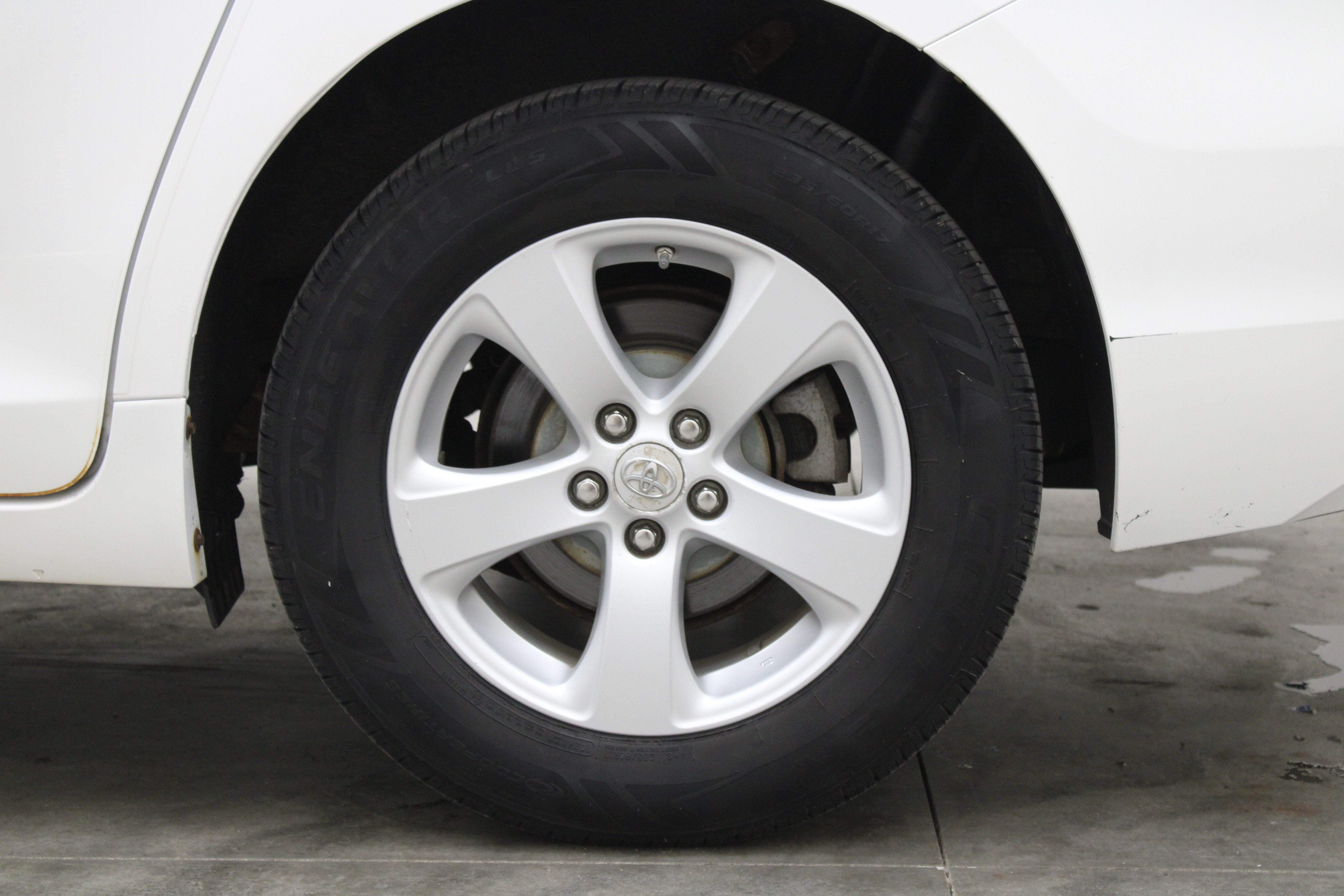 2011 Toyota Sienna 5dr 7-Pass Van I4 FWD (Natl)