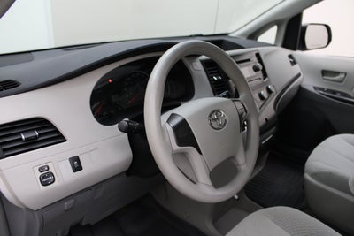 2011 Toyota Sienna 5dr 7-Pass Van I4 FWD (Natl)