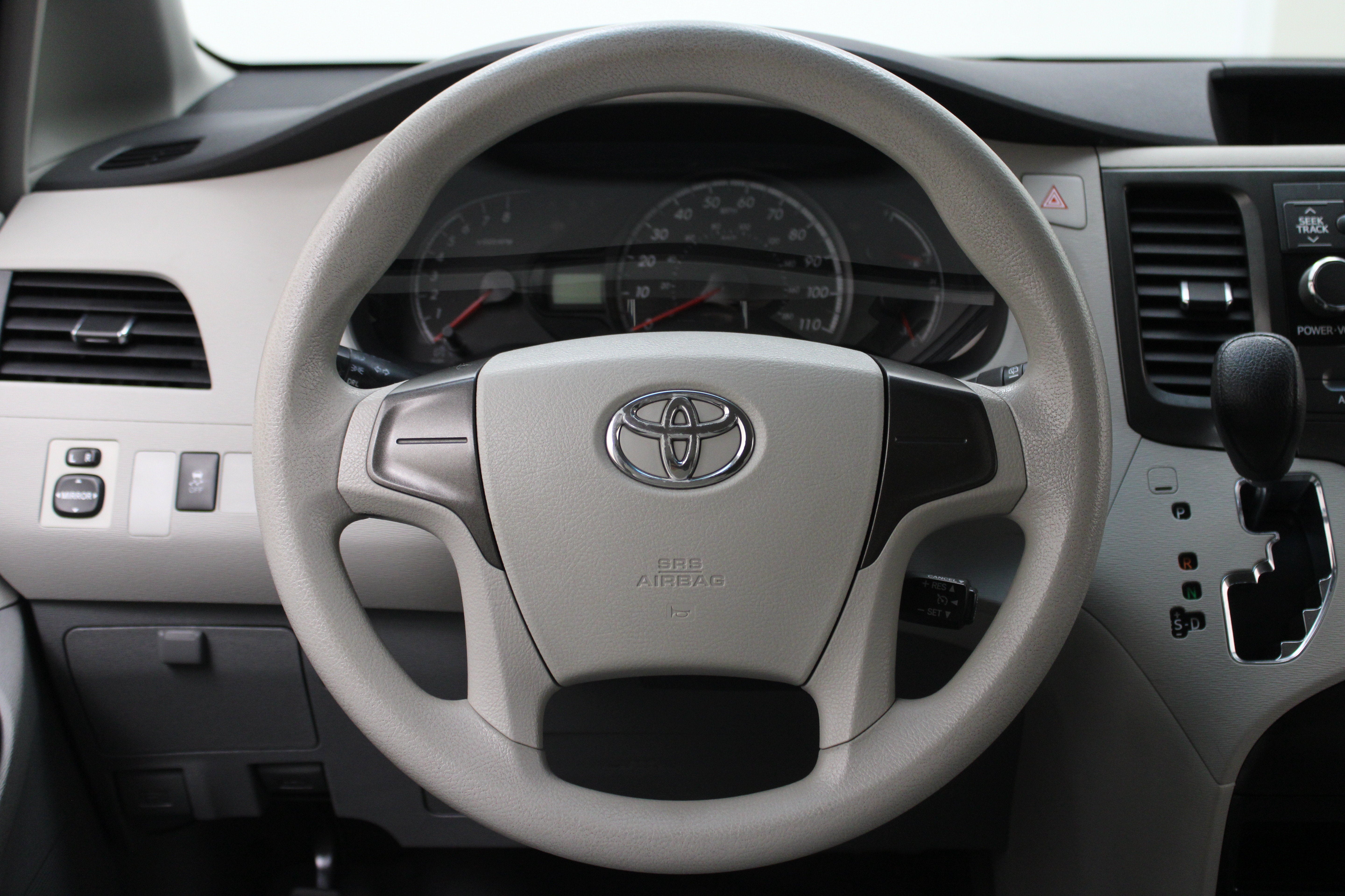 2011 Toyota Sienna 5dr 7-Pass Van I4 FWD (Natl)